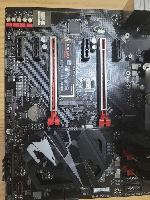 Processor Intel I7 8700K Si Placa de baza Gigabyte