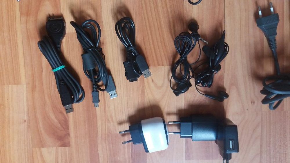Încarcatoare auto,retea,cabluri date,casti telefoane