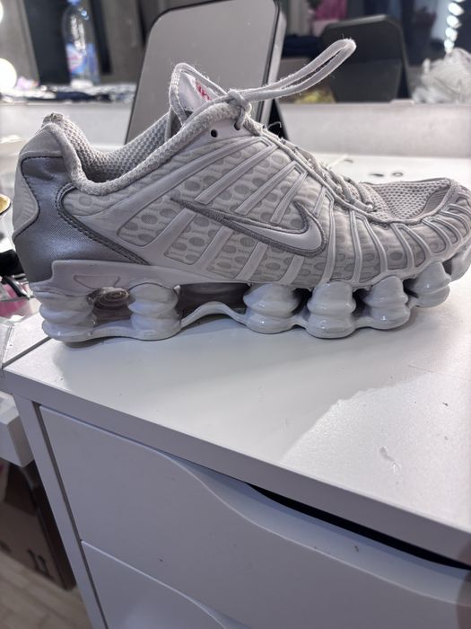 Nike shox бели обувки