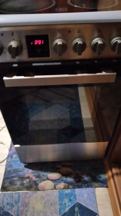 Продам отличную эл.плиту