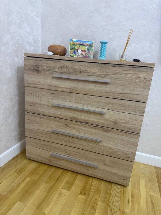 Spalni garnitur sotiladi