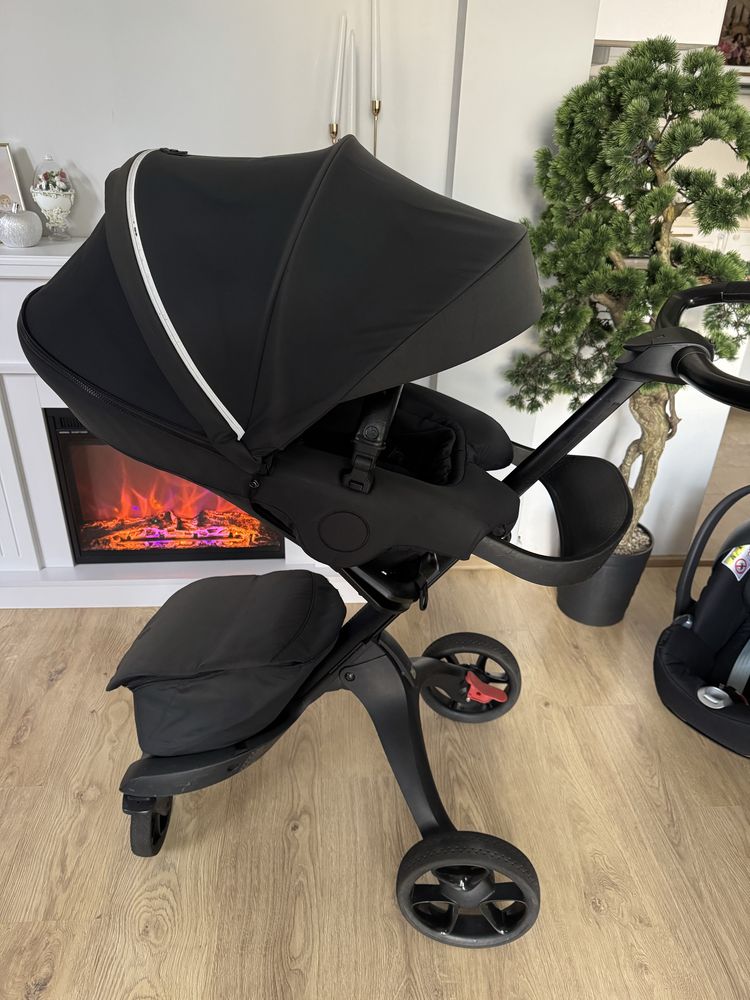 Stokke Xplory rich black и кош за новородено на Cybex cloud Z