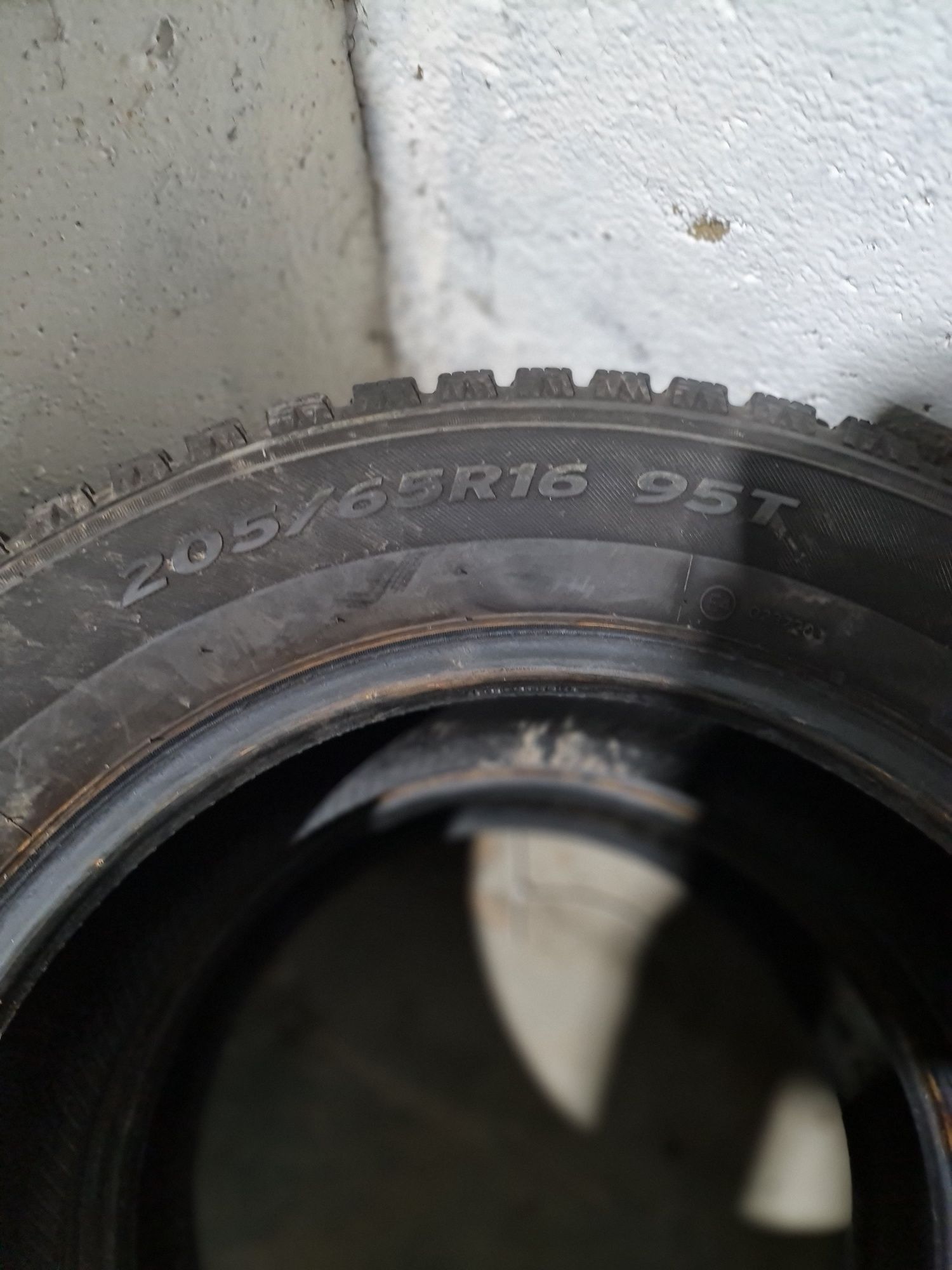 2x 205/65/16 M+S HANKOOK 8MM Stare impecabila