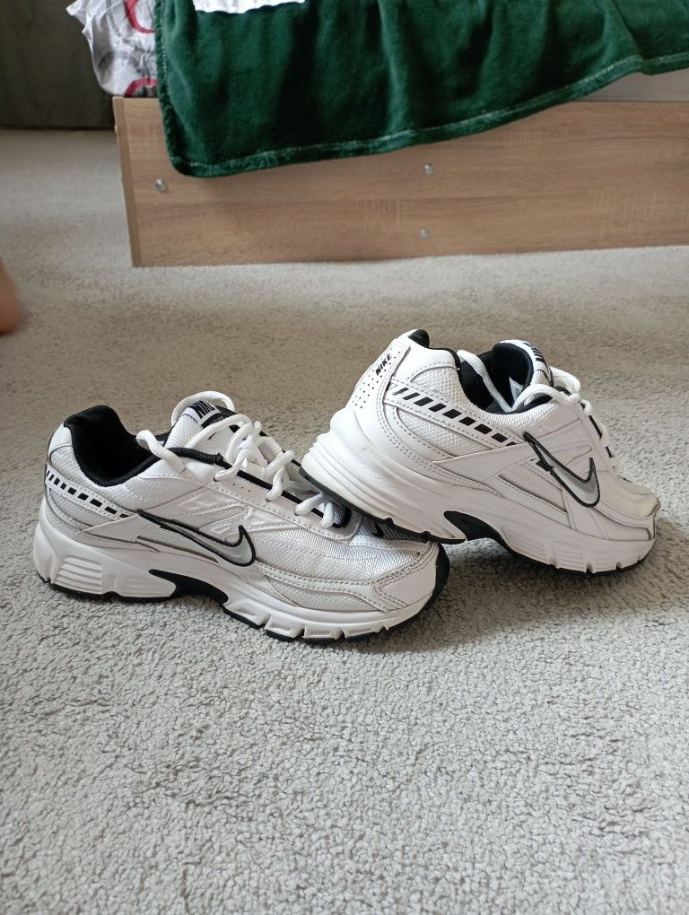Бели Маратонки NIKE