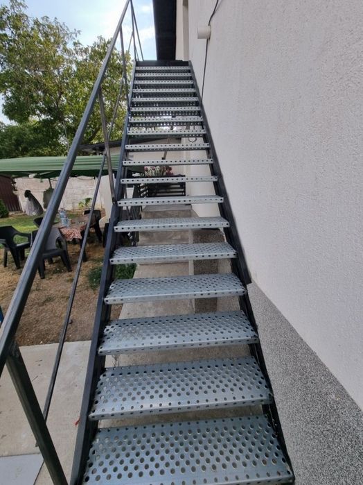 Scări metalice galvanizate la orice demisiune asiguram transport ori u