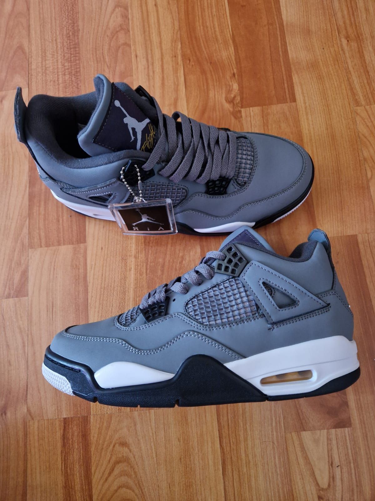 Adidași Jordan retro patru