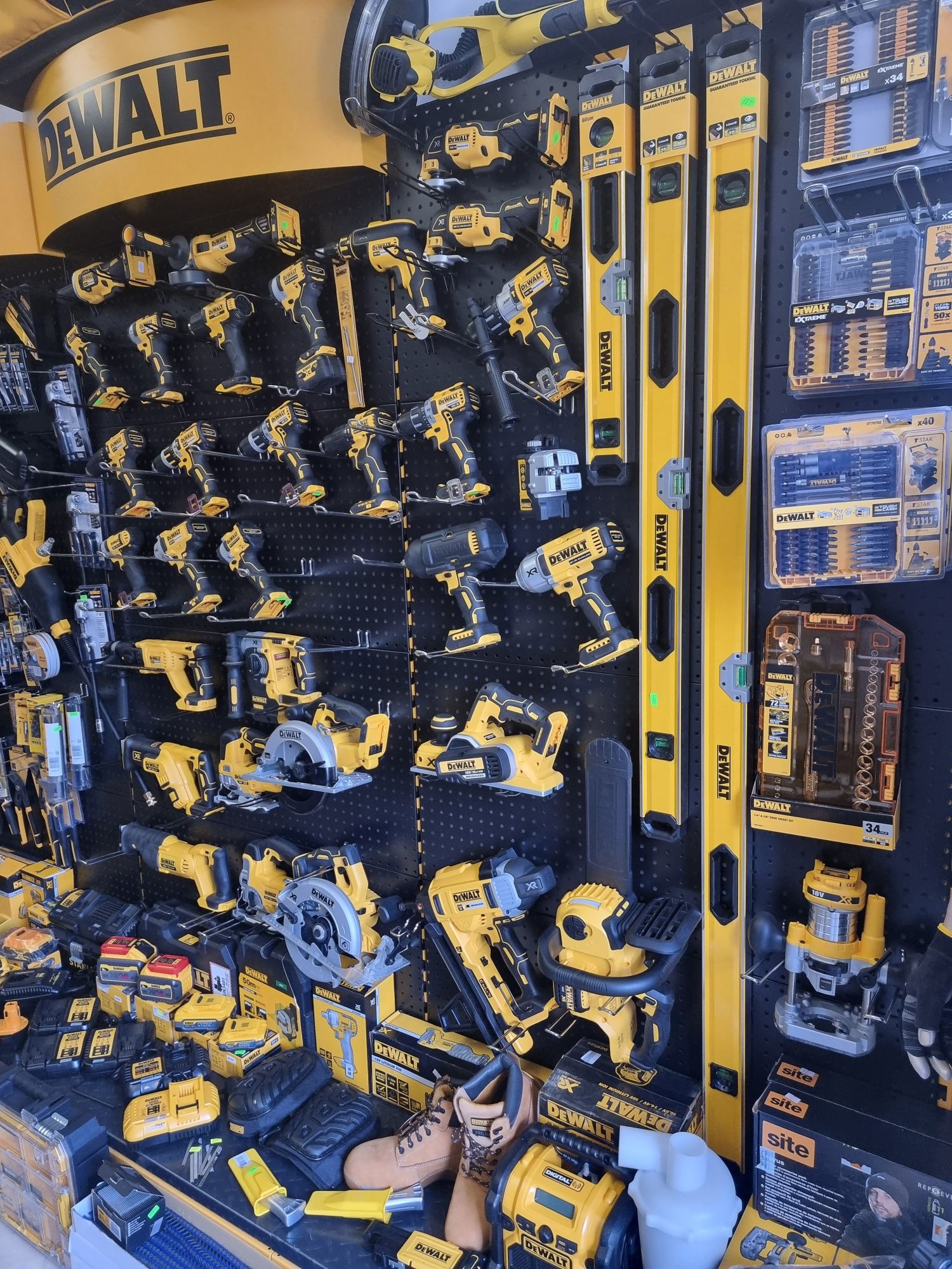 Ръчен нивелир DeWalt DWHT0-43172/1800мм