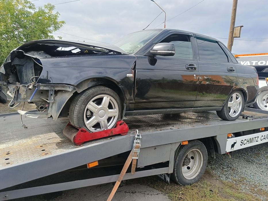 продам Приора по запчастям есть всё