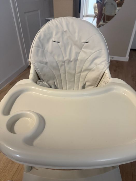 Vând scaun de masă bebe