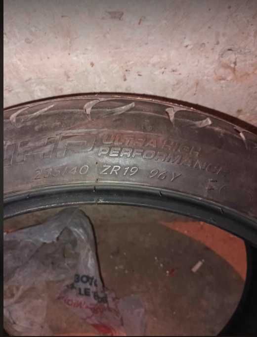 Летни Гуми Kormoran UHP 235/40 R  DOT 1122. 3 Броя.