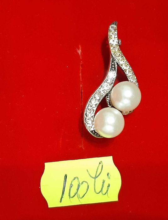 Vand brosa din argint cu perle si zirconii