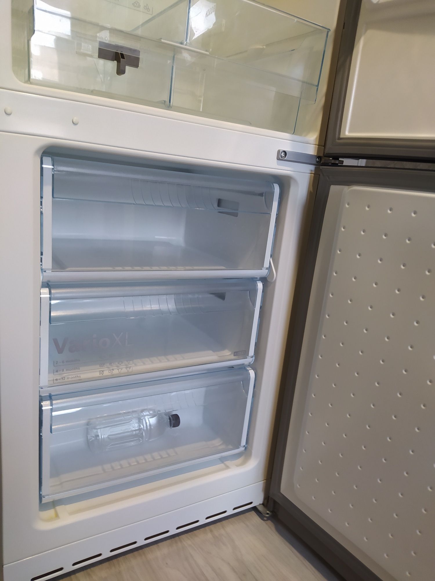 Холодильник двухкамерный б/у в нерабочем состоянии