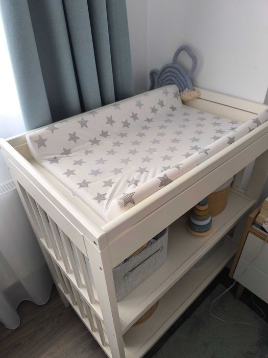 Masa de infasat pentru bebelusi