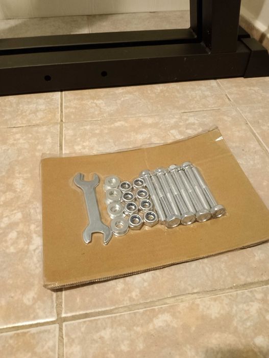 Продавам стойка за лостове тип пирамида