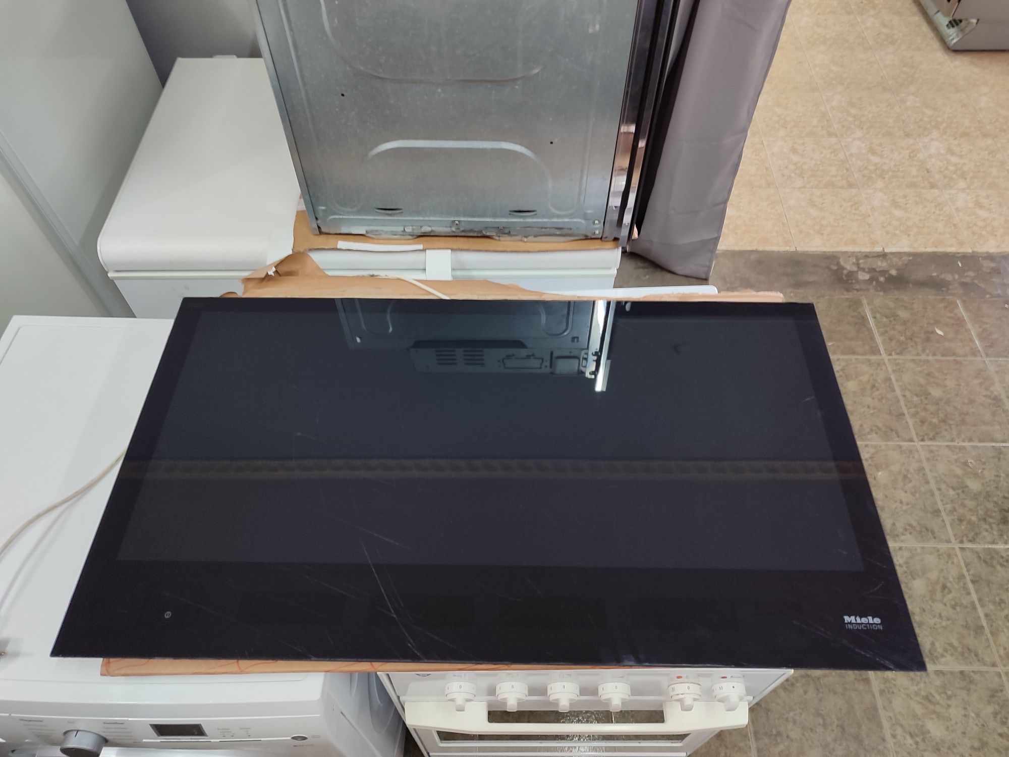 Индукционен плот Miele KM7897FL
