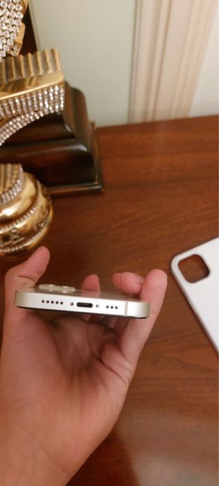 iPhone 13 Oq rang aybi rasimda