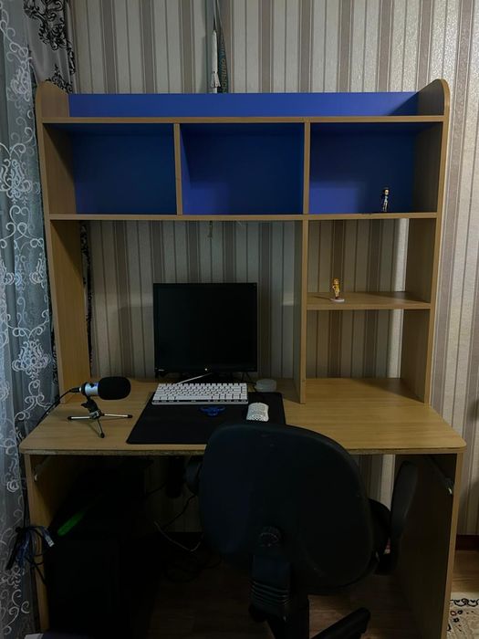 Срочно продам школьник, кресло и компьютерный экран