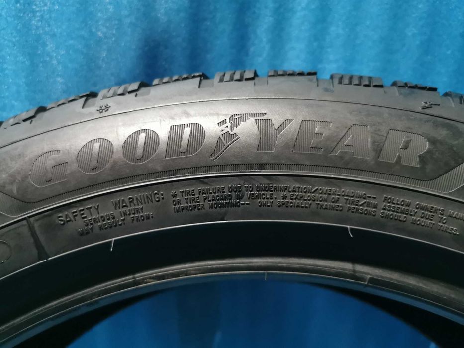 235 50 19 pirelli m+s 4 buc