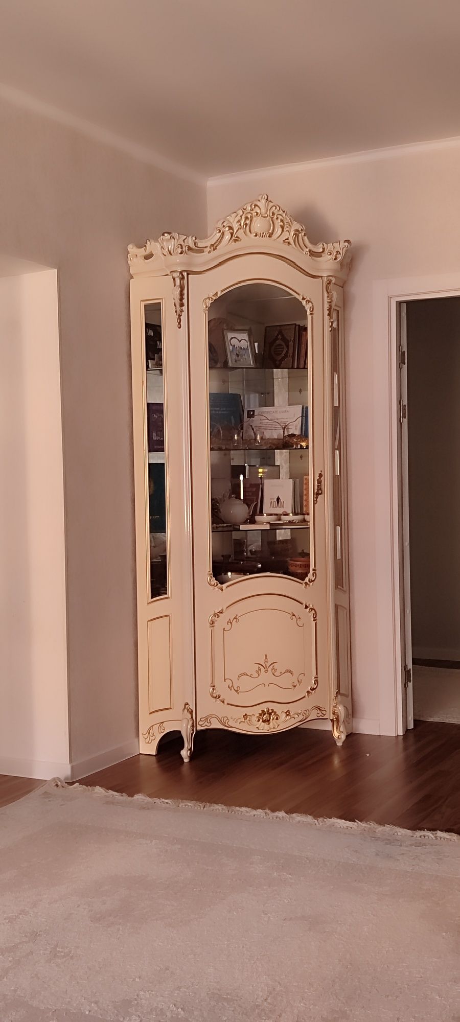 Сервант , шкаф угловой