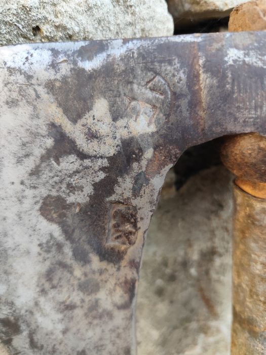 Брадва за дърва..