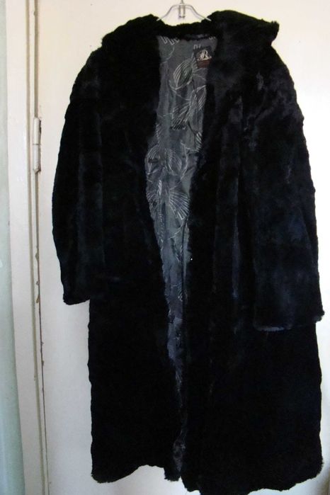 шуба котиковаячерного цвета