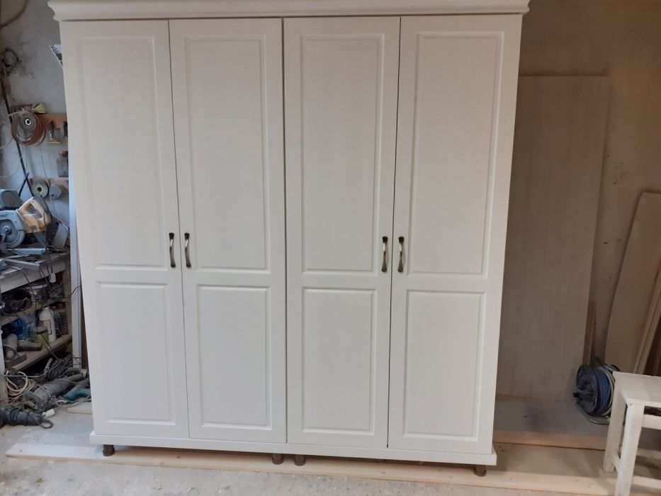 Mobilier lemn masiv