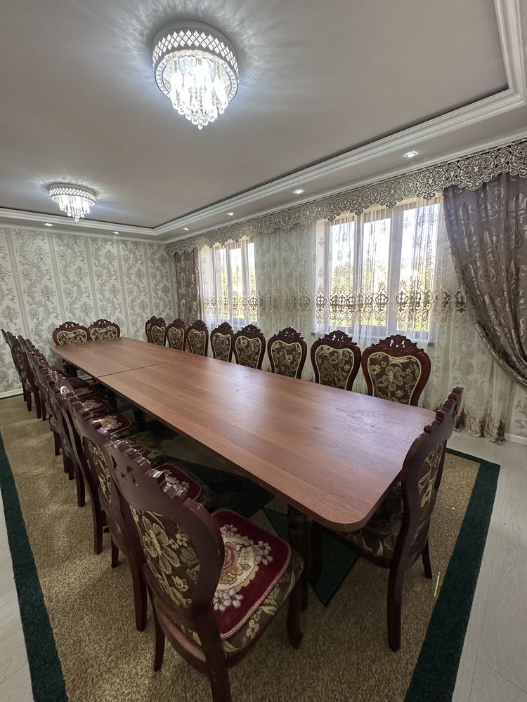 Стол б/у для зала с 20 стульями