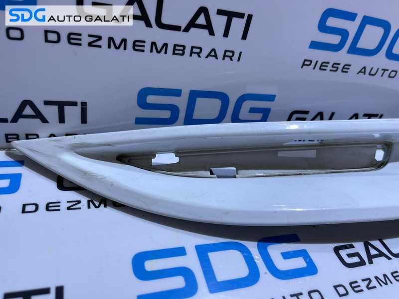 Bandou Ornament Grila Inferioara Dreapta Far Spoiler Bara Fata Ford Kuga 2008 - 2013 Cod 8V41-15A281-A V4115A281A