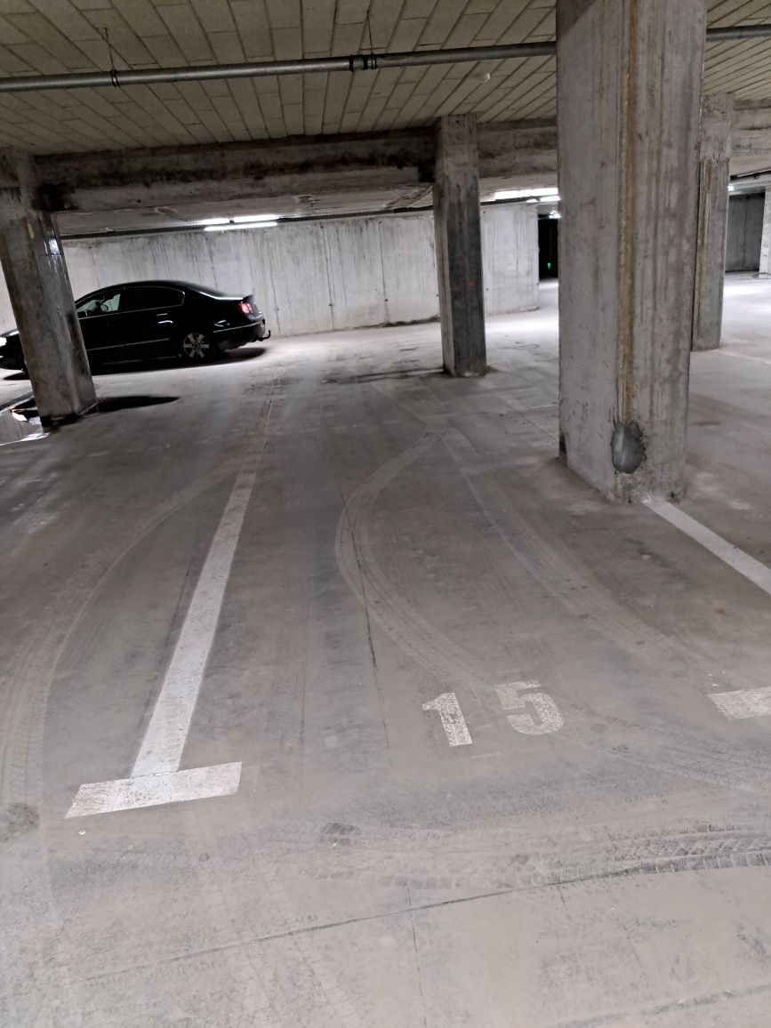Inchiriez locuri de parcare(garaj subteran)