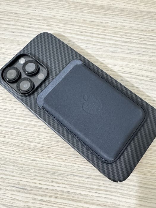 Оригиналный чехол-бумажник Apple Magsafe с локатором