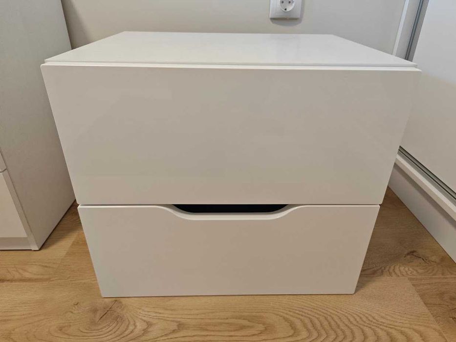 Комплект стилни бели нощни шкафчета