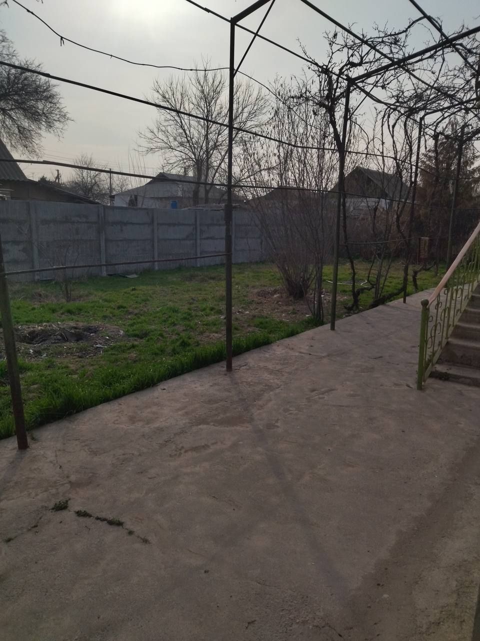 Куй- чирчикский р-н дочный поселок Махкам боги. 5 соток. Вода, свет ес