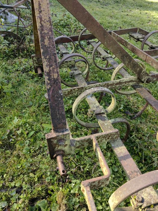 Scarificator pentru pamant