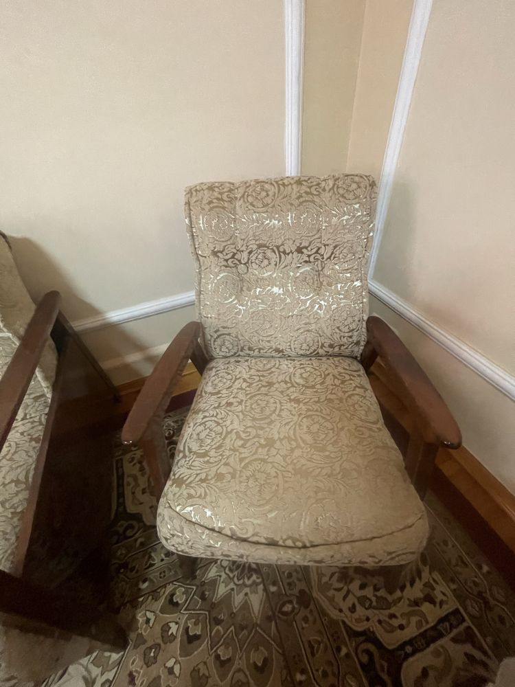 Divan va 2ta kreslo b/u yaxshi holatda aybi yoq udobniy,xitoyniki emas