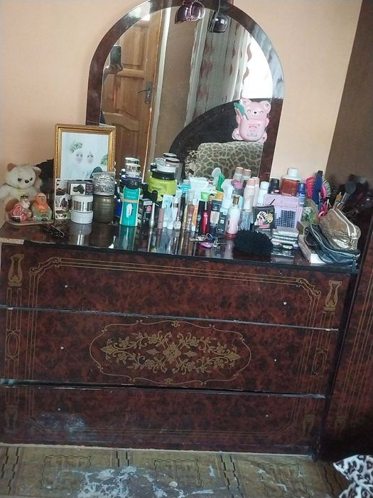 Продам кровать трюмо тумбочка для спальни