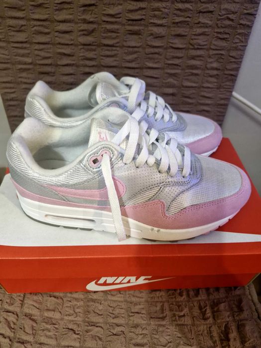 Дамски маратонки Nike