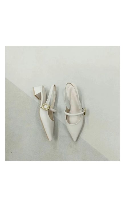 Бежевые туфли на каблуке