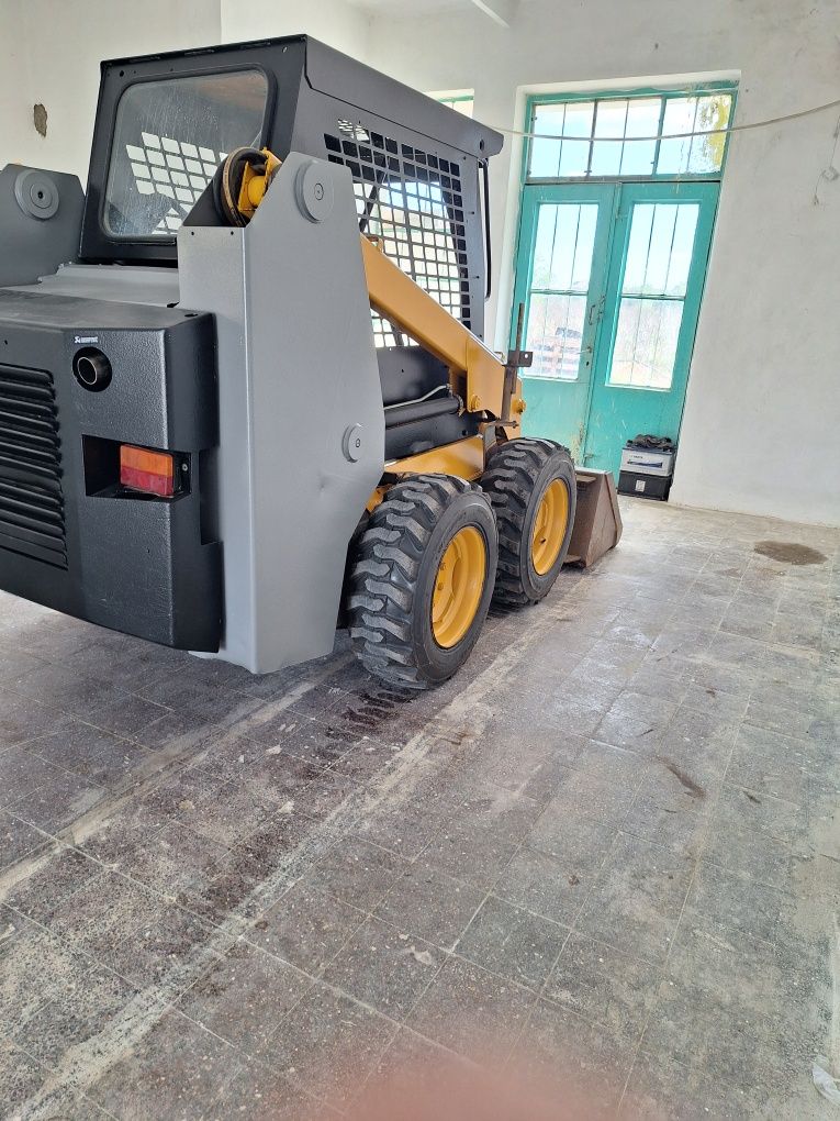 Vând bobcat miniincarcator 516 MF vând sau schimb cu stivuitor