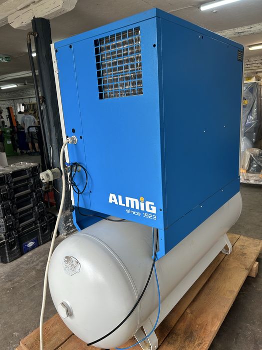 Compresor cu surub 15 kw uscator de aer rezervor 500 l