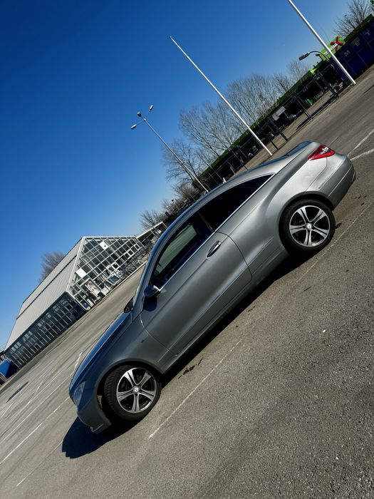 Mercedes E220 coupe