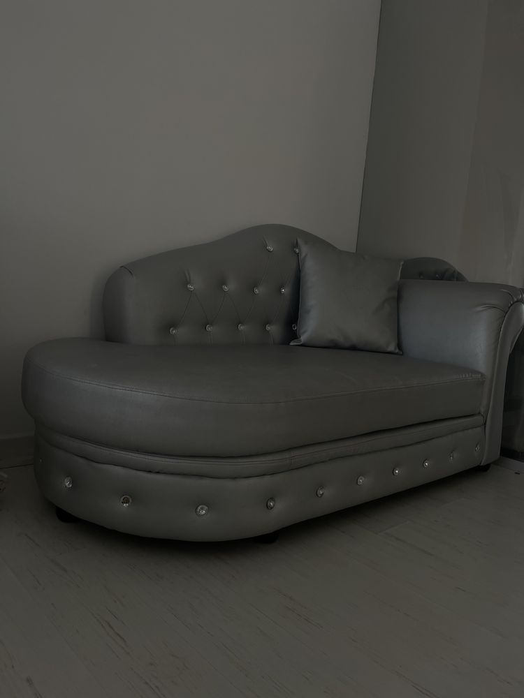 Canapea cu cristale  , aproape noua