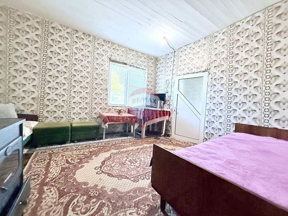 Самостоятелна къща с двор и потенциал за продажба, общ. Балчик, с. Гу