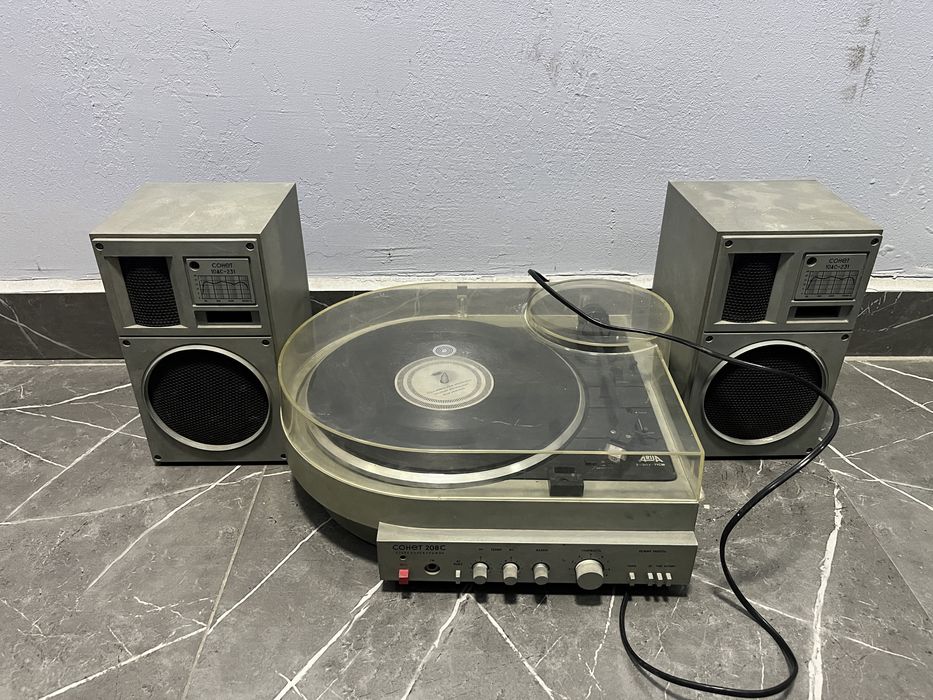 Продам виниловый проигрыватель Сонет 208С