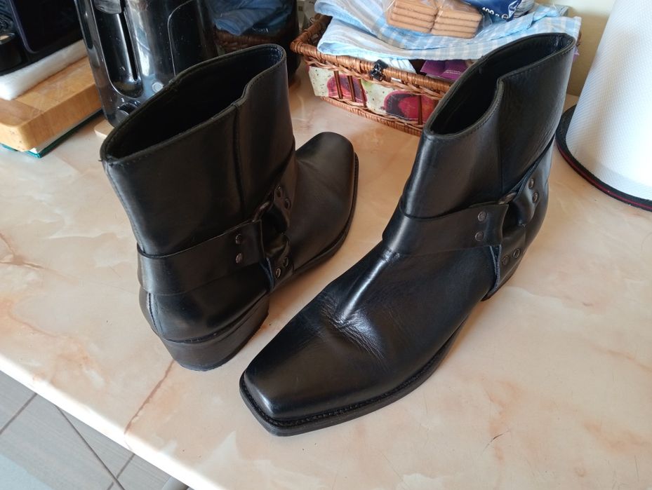 Vând stivale,ciocate