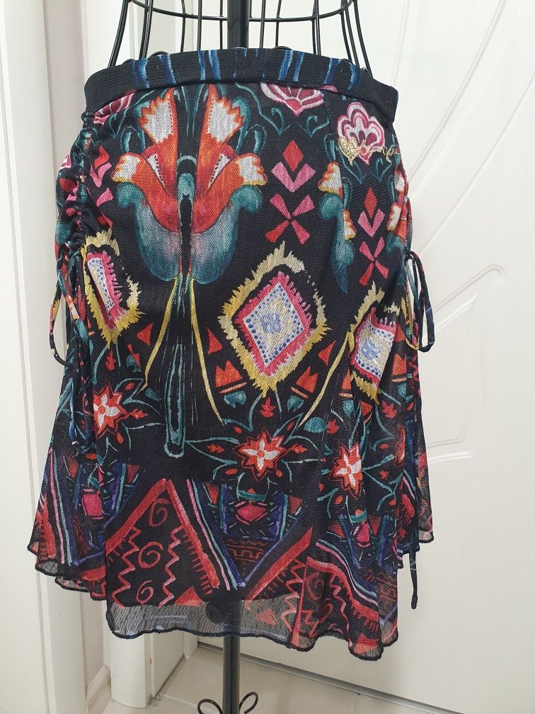 Оригинална Desigual пола шарена с подплата М