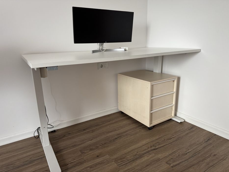 Birou reglabil pe inaltime electric