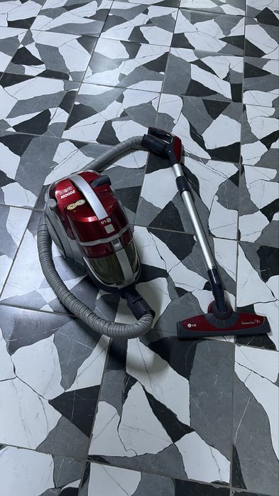 Пылесос LG 2000W, отличное состояние