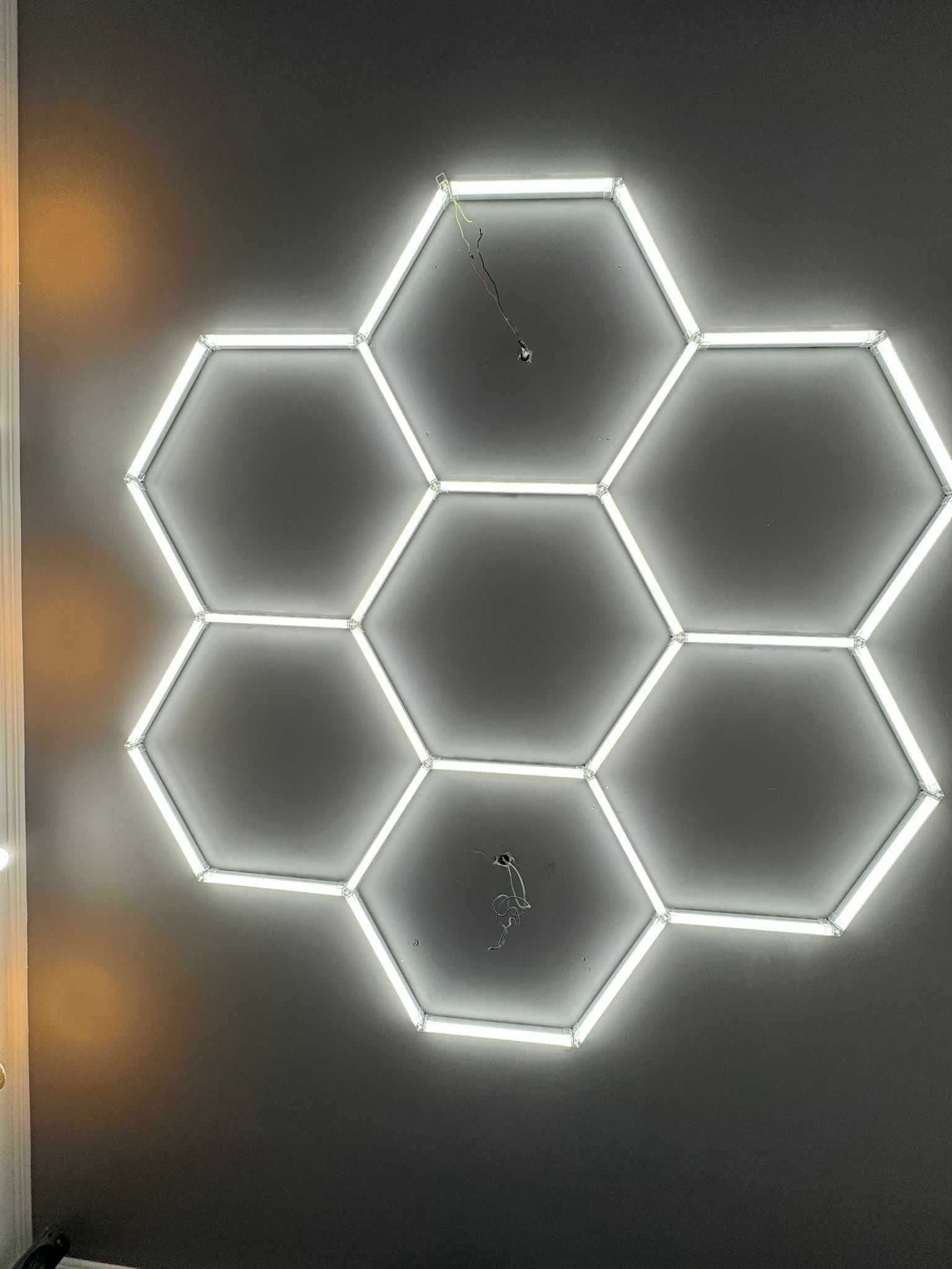 Lumini LED HEXAGONALE 235cmx164 cm Barber Shop,garaj,salon