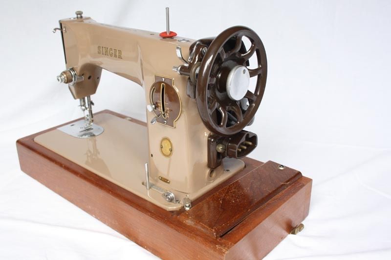 Masina de cusut Singer 201K electrica