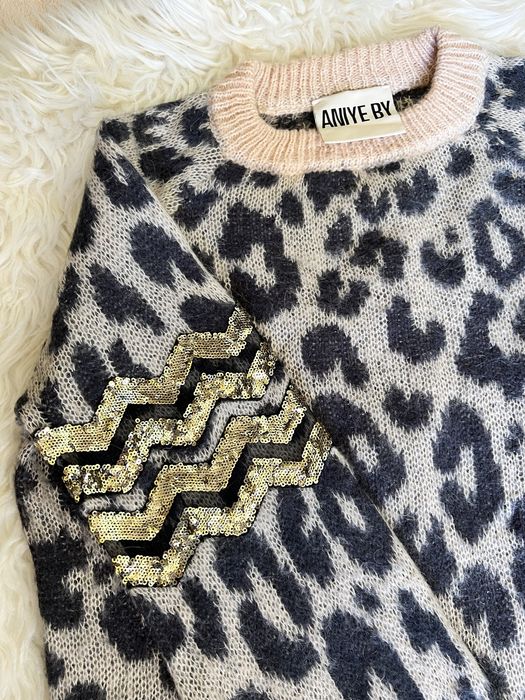 Свичер AMYE BY …